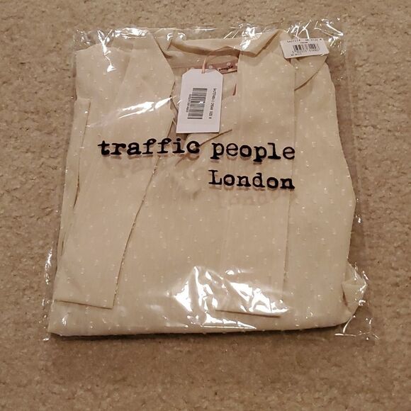 TRAFFIC
PEOPLE Long Sleeve Smocked Top - Picture 4 of 6